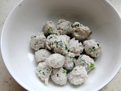 Nấu canh chả cá kỳ công mà ngon tuyệt 6 Nấu canh chả cá kỳ công mà ngon tuyệt 6