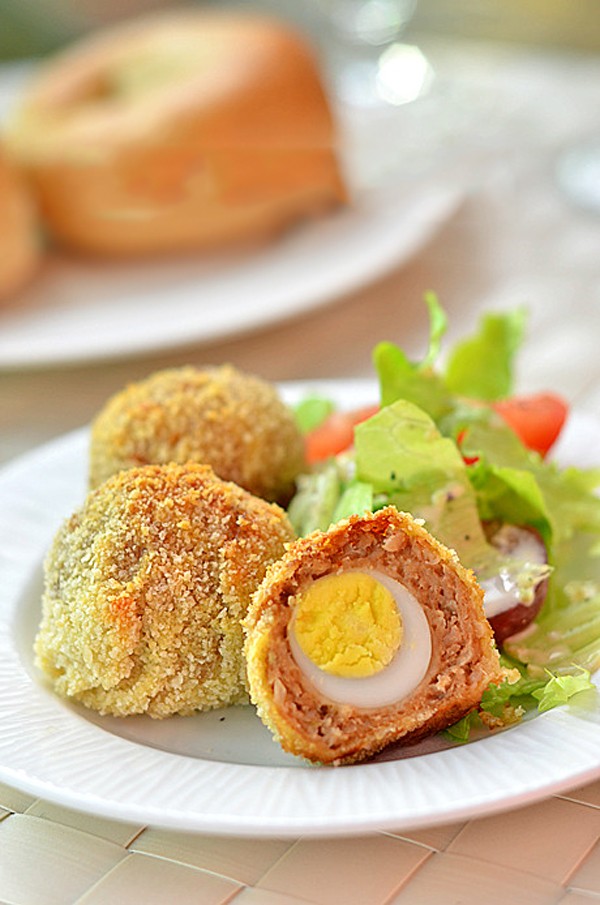 trung-cut-boc-thit-bam