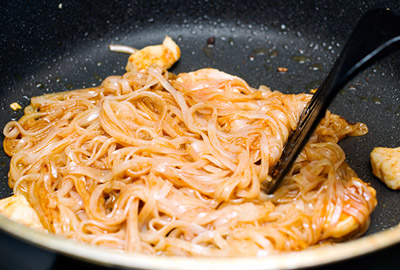 Phở xào chua ngọt theo công thức đơn giản dễ ghiền 4