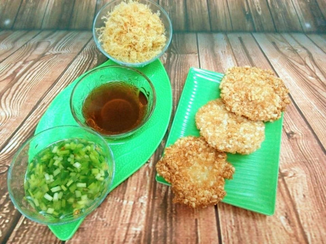 Tu lam com chay cha bong thom ngon, gion rum hinh anh 3