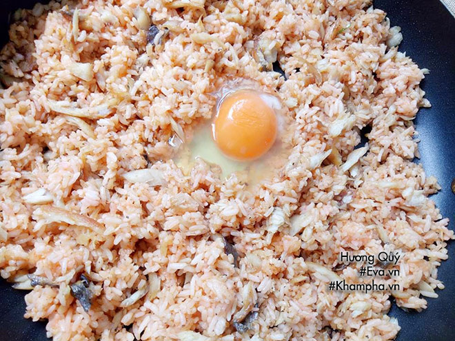 Cách làm món cơm chiên cá mặn cực ngon - 5