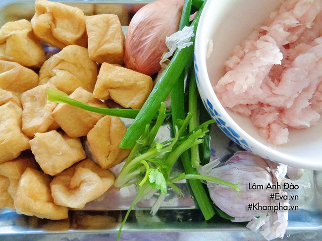 Mẹ làm đậu hũ nhồi thịt chiên giòn, nhìn thôi đã 'chảy nước miếng' - 1