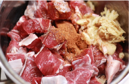 Cần chọn được thịt bò đỏ, ngon (Ảnh: Internet)