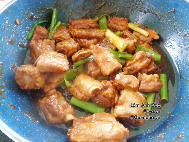 Cách làm sườn sốt cam đậm đà ngon cơm - 6