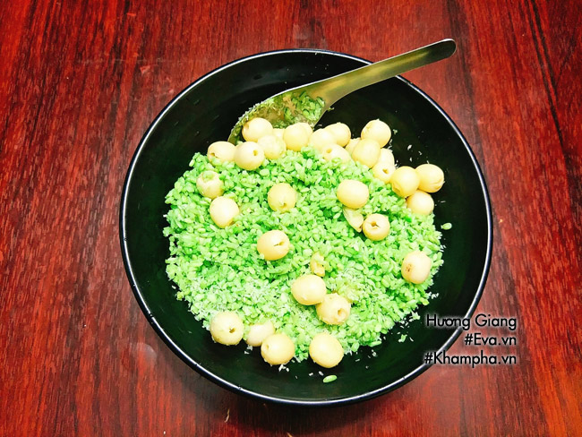 Nhân mùa sen, mẹ vào bếp làm xôi lá dứa hạt sen đãi cả nhà bữa sáng - 5