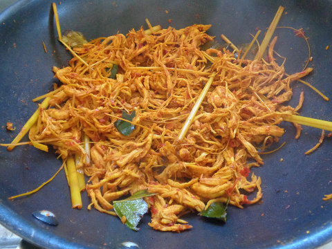 Cách làm khô gà lá chanh vừa ngon vừa nhanh 5