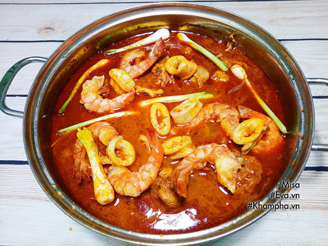 Tự làm mì Quảng hải sản thơm ngon kích thích vị giác - 11