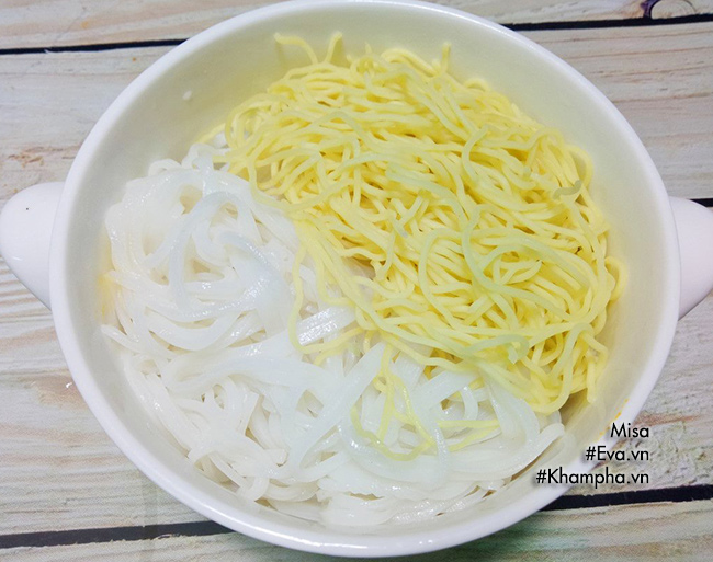 Tự làm mì Quảng hải sản thơm ngon kích thích vị giác - 15