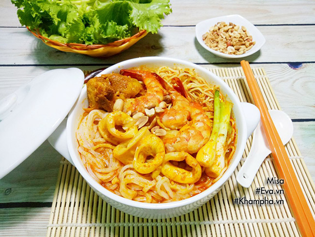 Tự làm mì Quảng hải sản thơm ngon kích thích vị giác - 16