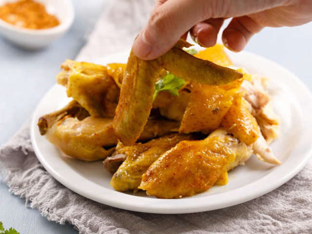 Gà nướng muối nóng hổi, thơm phức cho cuối tuần - 7