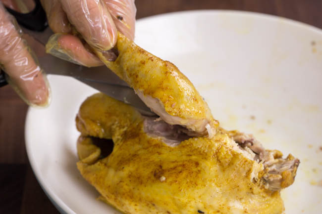 Gà nướng muối nóng hổi, thơm phức cho cuối tuần - 5