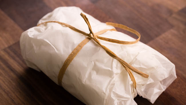 Gà nướng muối nóng hổi, thơm phức cho cuối tuần - 3