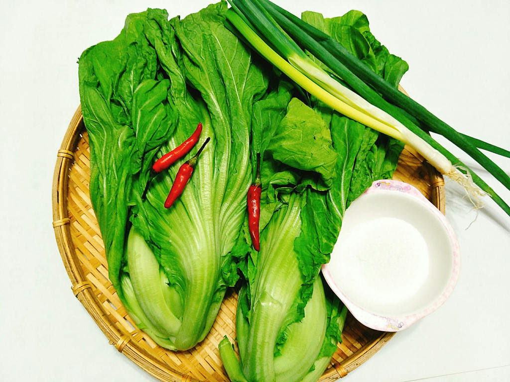 Dưa cải muối chua - món ngon quen thuộc trong bữa ăn người Việt hình ảnh 1 Dua cai muoi chua - mon ngon quen thuoc trong bua an nguoi Viet hinh anh 1