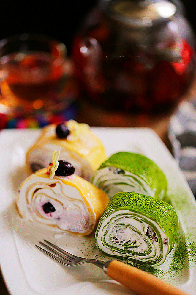 Mềm mịn món bánh crepe cuộn kem ngon ngất ngây - Ảnh 8. Mềm mịn món bánh crepe cuộn kem ngon ngất ngây - Ảnh 8.