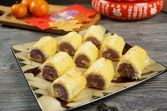 Giòn ngon nóng hổi bánh khoai môn cuộn - Ảnh 5. Giòn ngon nóng hổi bánh khoai môn cuộn - Ảnh 5.