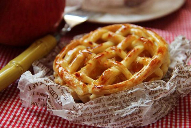 Thơm lừng ấm áp món bánh táo nướng hấp dẫn - Ảnh 5. Thơm lừng ấm áp món bánh táo nướng hấp dẫn - Ảnh 5.