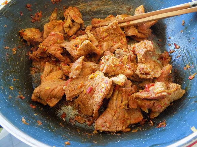 Cách làm khô bò xé sợi tuyệt ngon làm quà biếu Tết - Ảnh 4. Cách làm khô bò xé sợi tuyệt ngon làm quà biếu Tết - Ảnh 4.