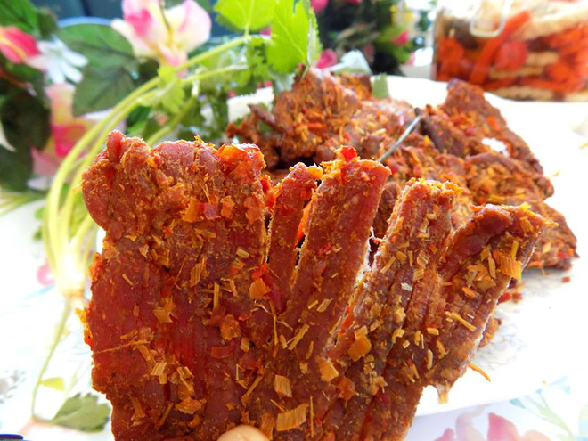Cách làm khô bò xé sợi tuyệt ngon làm quà biếu Tết - Ảnh 7. Cách làm khô bò xé sợi tuyệt ngon làm quà biếu Tết - Ảnh 7.
