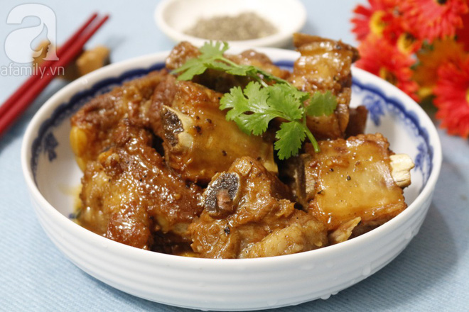 Sườn kho tiêu: Mềm ngon - đậm đà - vàng óng bắt mắt ăn với cơm nóng thì ngon miễn chê - Ảnh 5. Sườn kho tiêu: Mềm ngon - đậm đà - vàng óng bắt mắt ăn với cơm nóng thì ngon miễn chê - Ảnh 5.